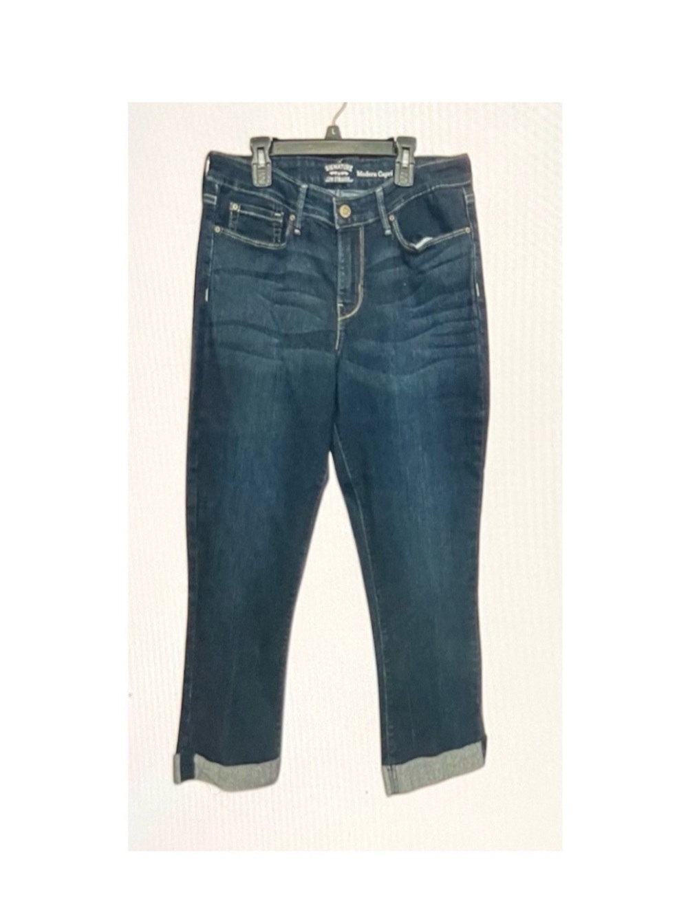 Signature by Levi Strauss & Co. Modern Capri. Cropped Blue Jeans